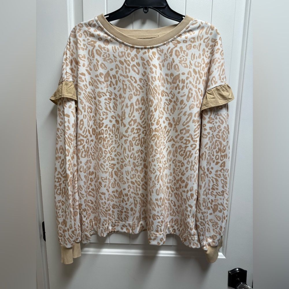 Sandstone Safari Top with Ruffle Shoulder Accents Boutique Size Large NWOT Soft